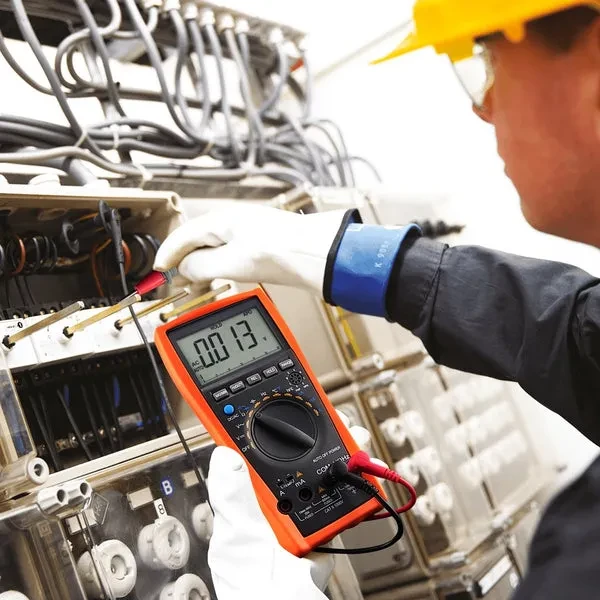 Multimeter with Auto & Manual Ranging and K-Type Thermocouple - Image 2