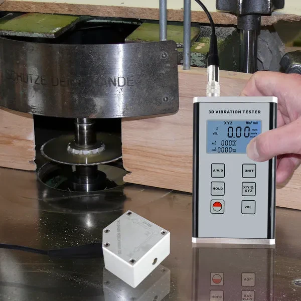 Digital 3-Axis Vibration Meter with Piezoelectric Sensor - Image 2