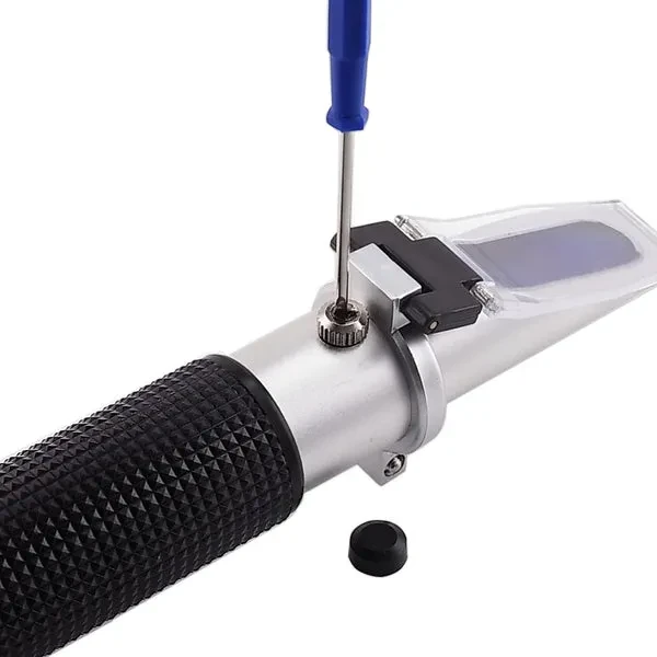 Brix Refractometer with ATC, 0-32% Brix, 0.2% Division - Image 4