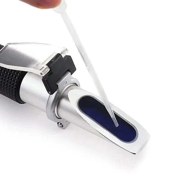 Brix Refractometer with ATC, 0-32% Brix, 0.2% Division - Image 9