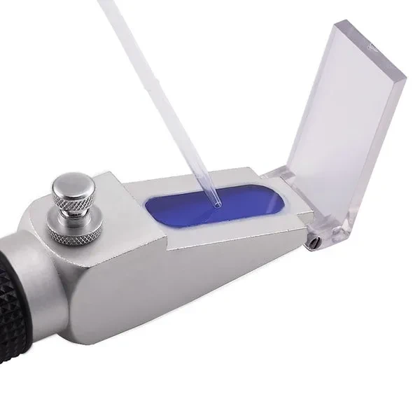 Handheld Clinical Refractometer with ATC, 0-12g/dl - Image 7